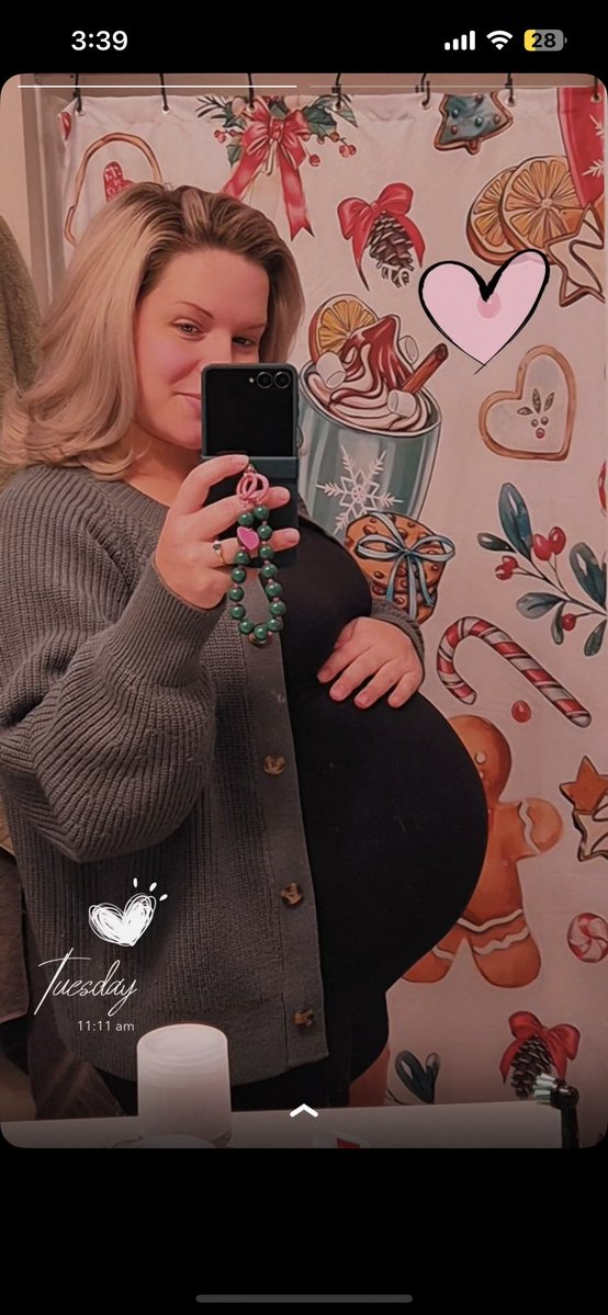 My big ahhhhhh baby buddy is 6lbs 3 OZ at 34 weeks lmao he on track for 10 lbs. train 2.0