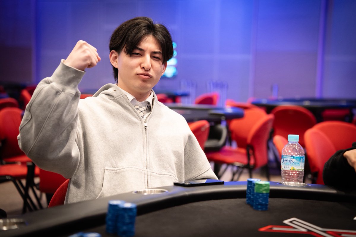 xpt_official's tweet photo. ♤ #XPT-3rd- ♡
【#16 X'SUPER NIGHT】

現在のチップリーダーは 

▪️ムツミ 様 / 470,000点

Level22
Blinds 10,000 / 20,000 (20,000) 
Avg. 274,500
Players 20 / 183
Reg Close 25:00 https://t.co/SNGg7sUaTy