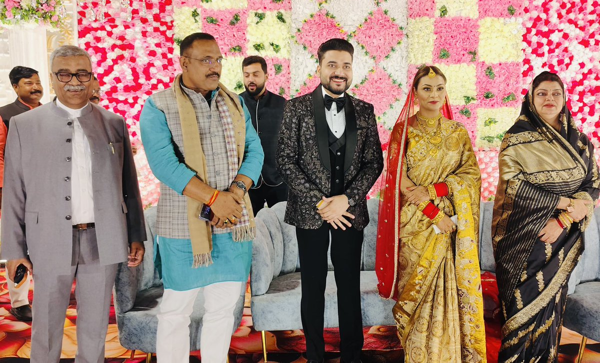 DarshanaSingh76's tweet image. अपने अपने संसदीय क्षेत्र चन्दौली में विभिन्न मांगलिक कार्यक्रमों में सम्मिलित होकर परिजनों से भेंट कर बधाई एवं शुभकामनाएं दीं।