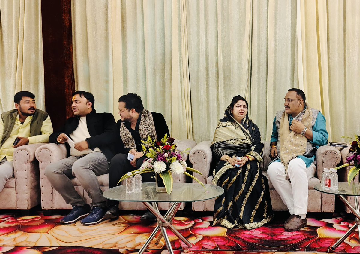 DarshanaSingh76's tweet image. अपने अपने संसदीय क्षेत्र चन्दौली में विभिन्न मांगलिक कार्यक्रमों में सम्मिलित होकर परिजनों से भेंट कर बधाई एवं शुभकामनाएं दीं।