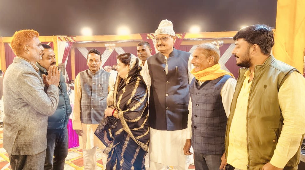 DarshanaSingh76's tweet image. अपने अपने संसदीय क्षेत्र चन्दौली में विभिन्न मांगलिक कार्यक्रमों में सम्मिलित होकर परिजनों से भेंट कर बधाई एवं शुभकामनाएं दीं।