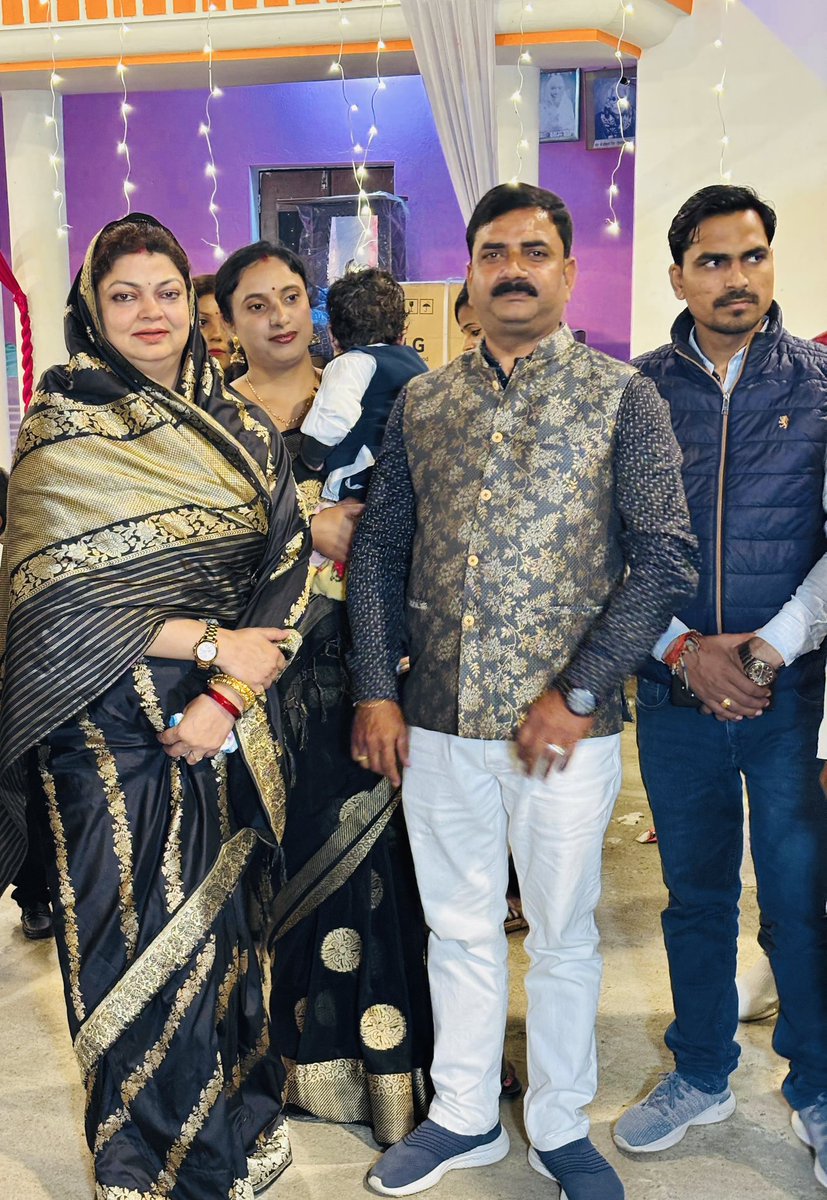 DarshanaSingh76's tweet image. अपने अपने संसदीय क्षेत्र चन्दौली में विभिन्न मांगलिक कार्यक्रमों में सम्मिलित होकर परिजनों से भेंट कर बधाई एवं शुभकामनाएं दीं।