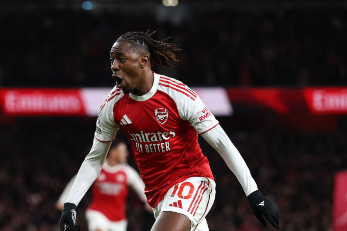 Arsenal HUMILIATE Spurs😨

Eze owned North London tonioght. Four open-play goals for Arsenal, and Eze capped it off with a hat-trick. Outstanding

📲- youtube.com/live/V7opw4Qyy…