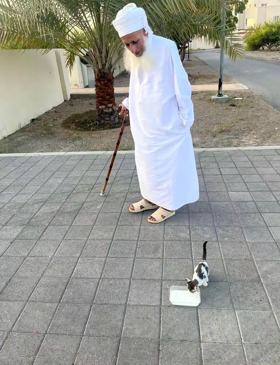 الحمدلله على نعمة شيخ الإسلام أحمد بن حمد الخليلي - حفظه الله و أطال في عمره