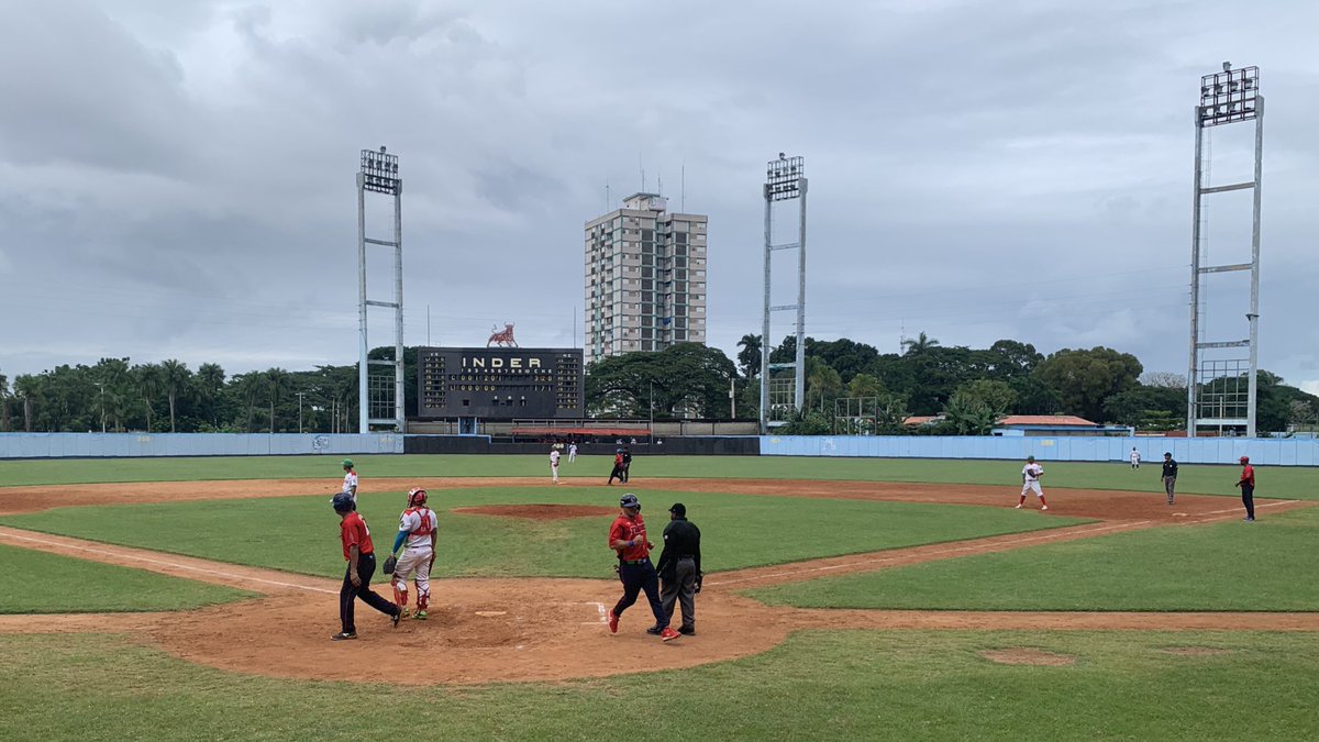 Cuatro carreras en el inning de la suerte 👊

Parece suficiente para salvar la honrilla frente a Las Tunas 👏

El juego 7 × 1  💪

#VamosToros