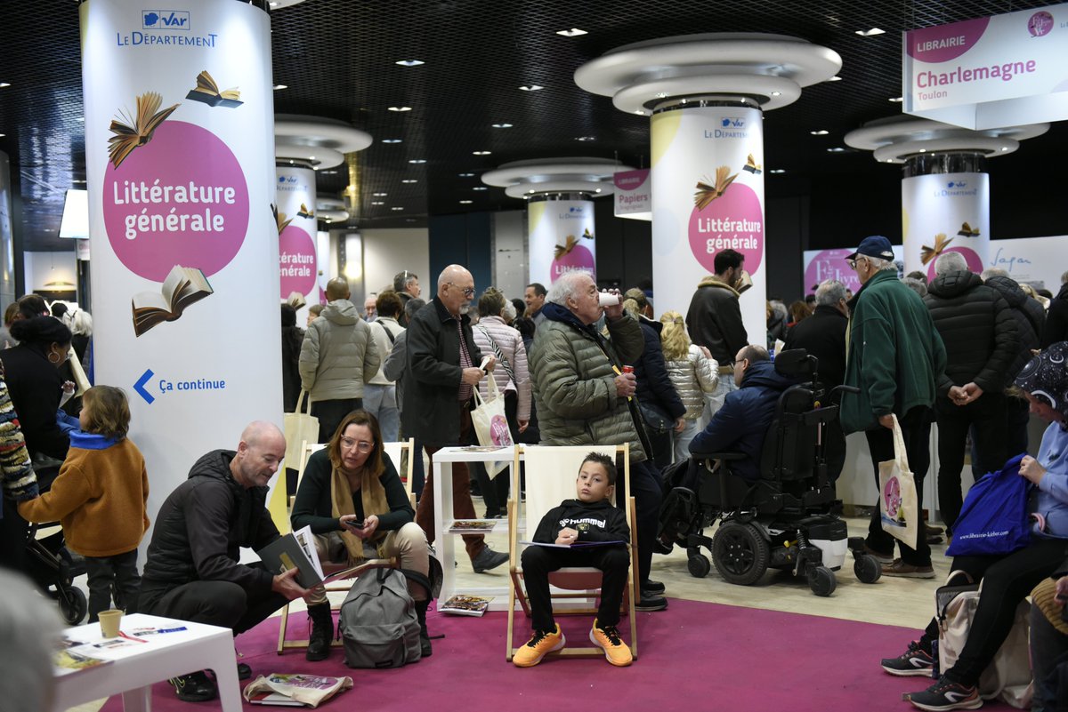 Departement_Var's tweet photo. #fdlvar 📚Beau succès pour la 28e Fête du livre du Var 2025 organisée par le @Departement_Var
35 000 visiteurs se seront rendus au Palais Neptune de Toulon du 21 au 23 11. 3j de festivités littéraires, 350 auteurs, 17 librairies varoises. MERCI A TOUS ! https://t.co/bqf08U69tP