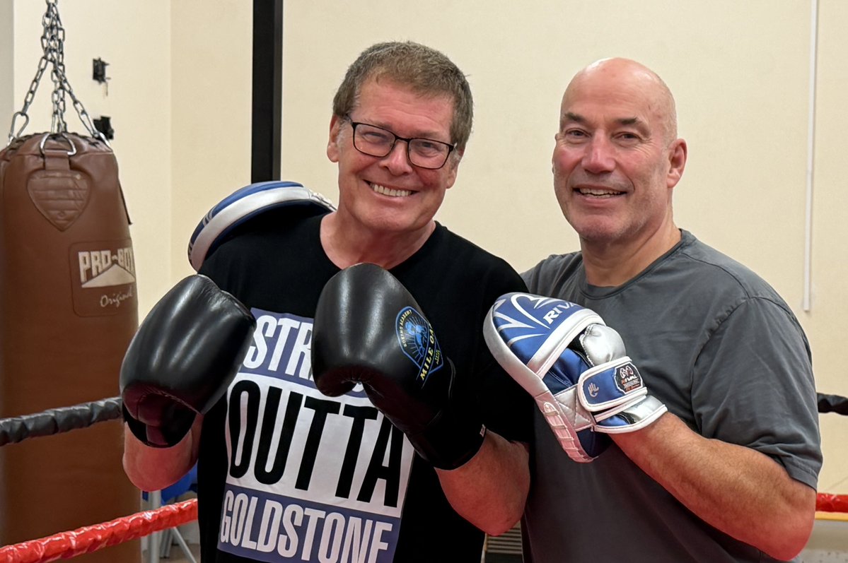 bhcitynews's tweet image. A local politician has turned boxing promoter to give his backing to an academy described as busy, lively and inspiring ... 
brightonandhovenews.org/2025/11/23/pol…