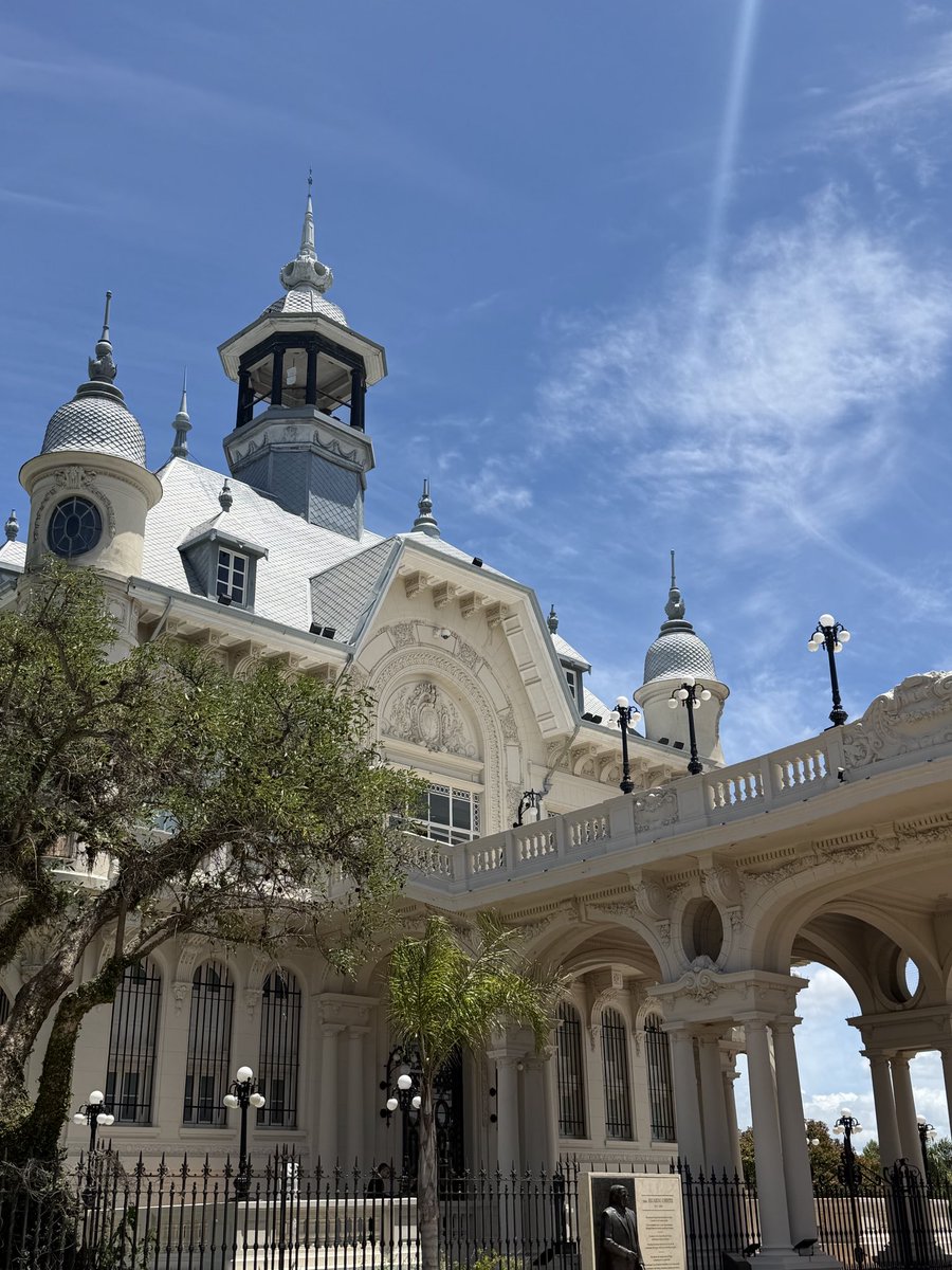 Un poco de arte y turismo ✨💫 no tenía idea de que tenía tan cerca este lugar increíble 🤍