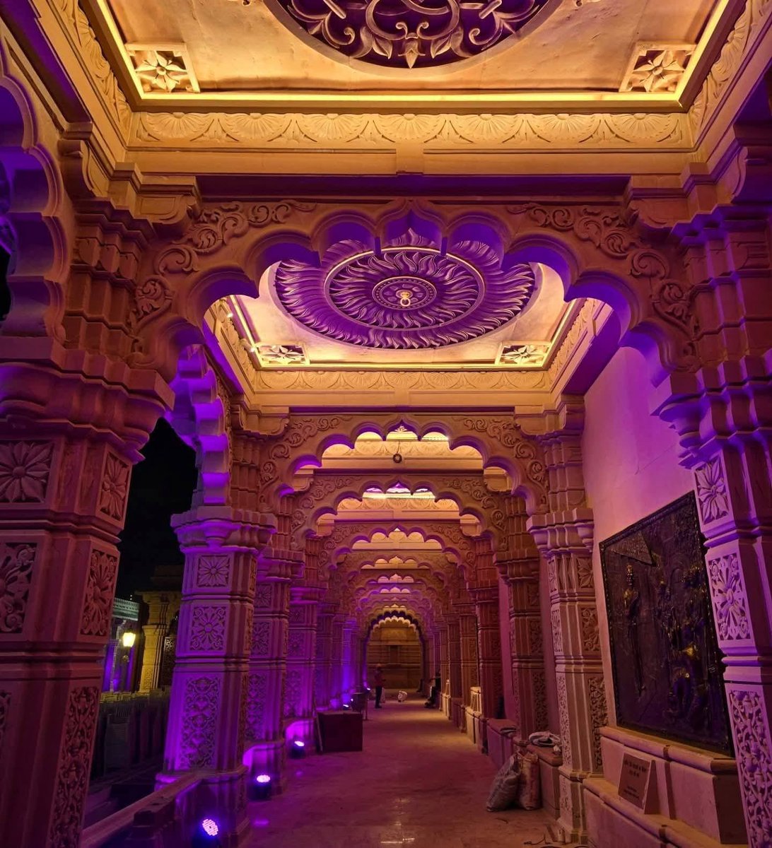 gaurav1307kumar's tweet image. अयोध्या में हम सबके आराध्य प्रभु श्रीराम जी का भव्य मंदिर रविवार की शाम कुछ इस तरह दमकता नजर आया...

#ayodhyarammandir #Ayodhya @ShriRamTeerth #RamMandir