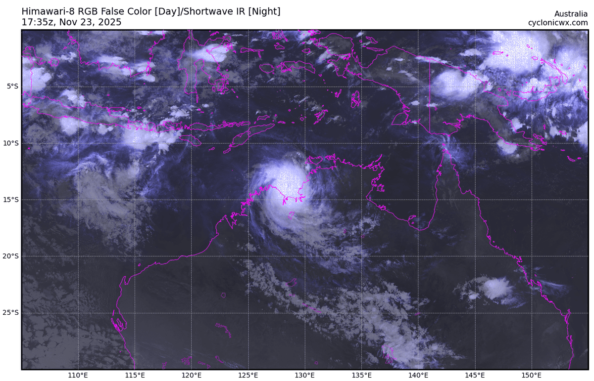 Something extraordinary is occuring in northern Australia: #cyclone #FINA has rapidly intensified, and posesses an upper echelon CDO, yet the eye is cloud filled - similar to #DELTA 2020. Fascinating case - shame we dont have recon! The eye is currently warming as shear lessened.