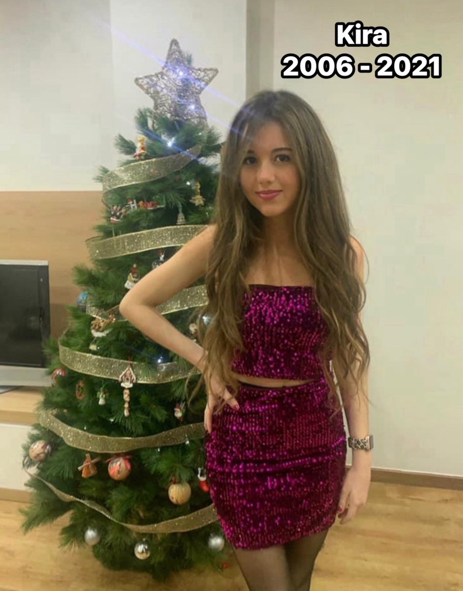 Otra Navidad sin ti, Kira💔Esta foto es de tu último fin de año. Habías ido a la peluquería y no parabas de repetir que querías ese mismo peinado para tu graduación de la ESO, una graduación que nunca llegó.  Detrás, el árbol que decorábamos con todos los adornos que comprábamos