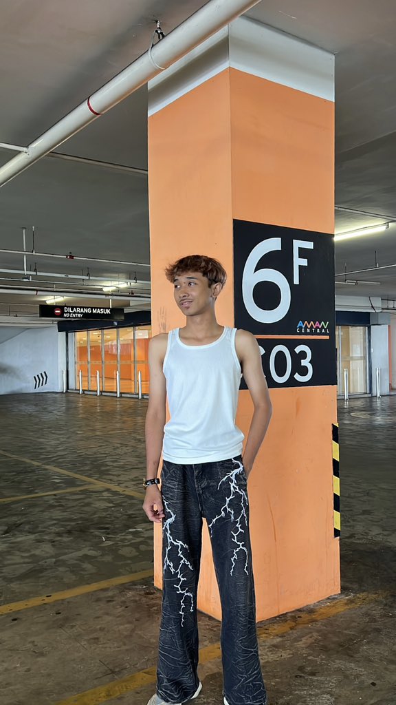 rishharith_'s tweet image. hi bebeh