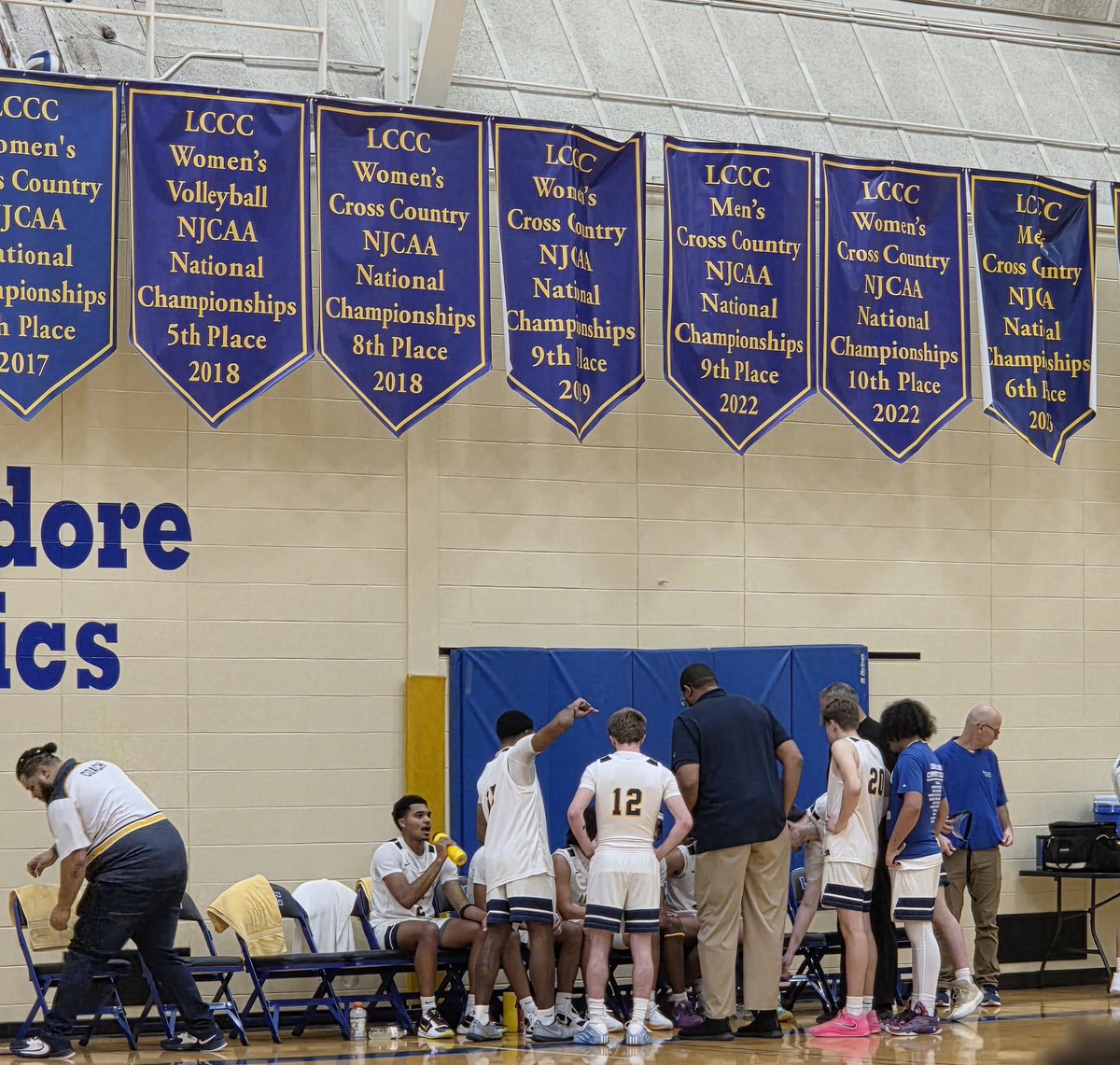 iancle1's tweet image. #icchangeshowcase supporting #JucoHoops #CollegeBasketball #LCCC #KentStTuscarawas @basketballcoa13 @AthleticsEagles