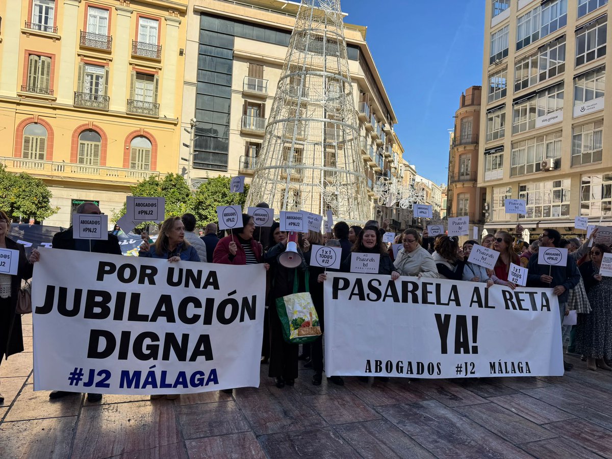 nativid75847277's tweet photo. #PonentesJ2EstaPendiente hoy desde Plaza Constitución d Málaga Abogacia y Procura en representación d todo el colectivo d España exije su justa Pasareña al Reta 1×1 para Todos #Transaccional1x1yTodosJ2 #PropuestaNormativaJ2
https://t.co/mkWZUx8Dfu https://t.co/01xwfYtjy7