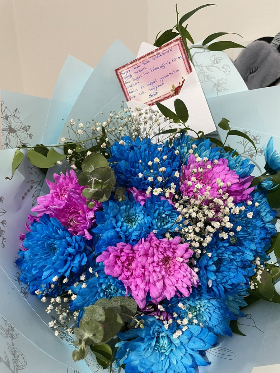 bi çiçeği solmadan diğeri gönderilen kız oldum bennnnnn🥹🌸