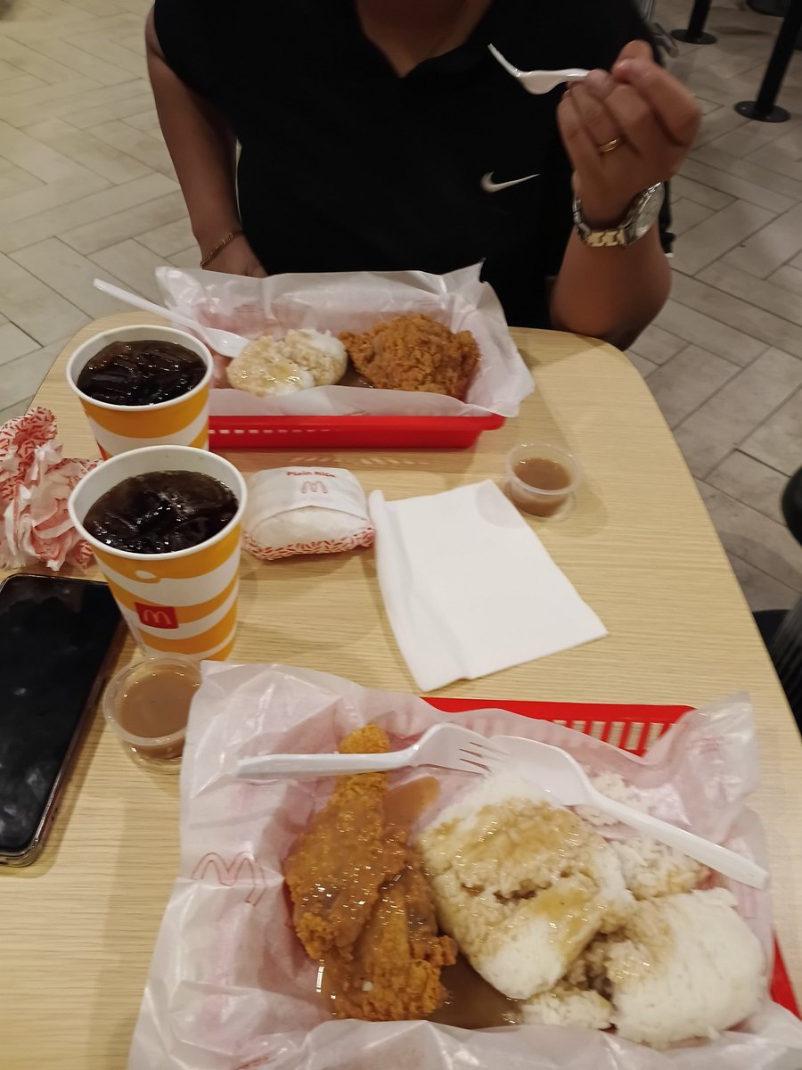 Itsmenang12's tweet photo. Mcdo naman😘 https://t.co/fuflVgK7NJ