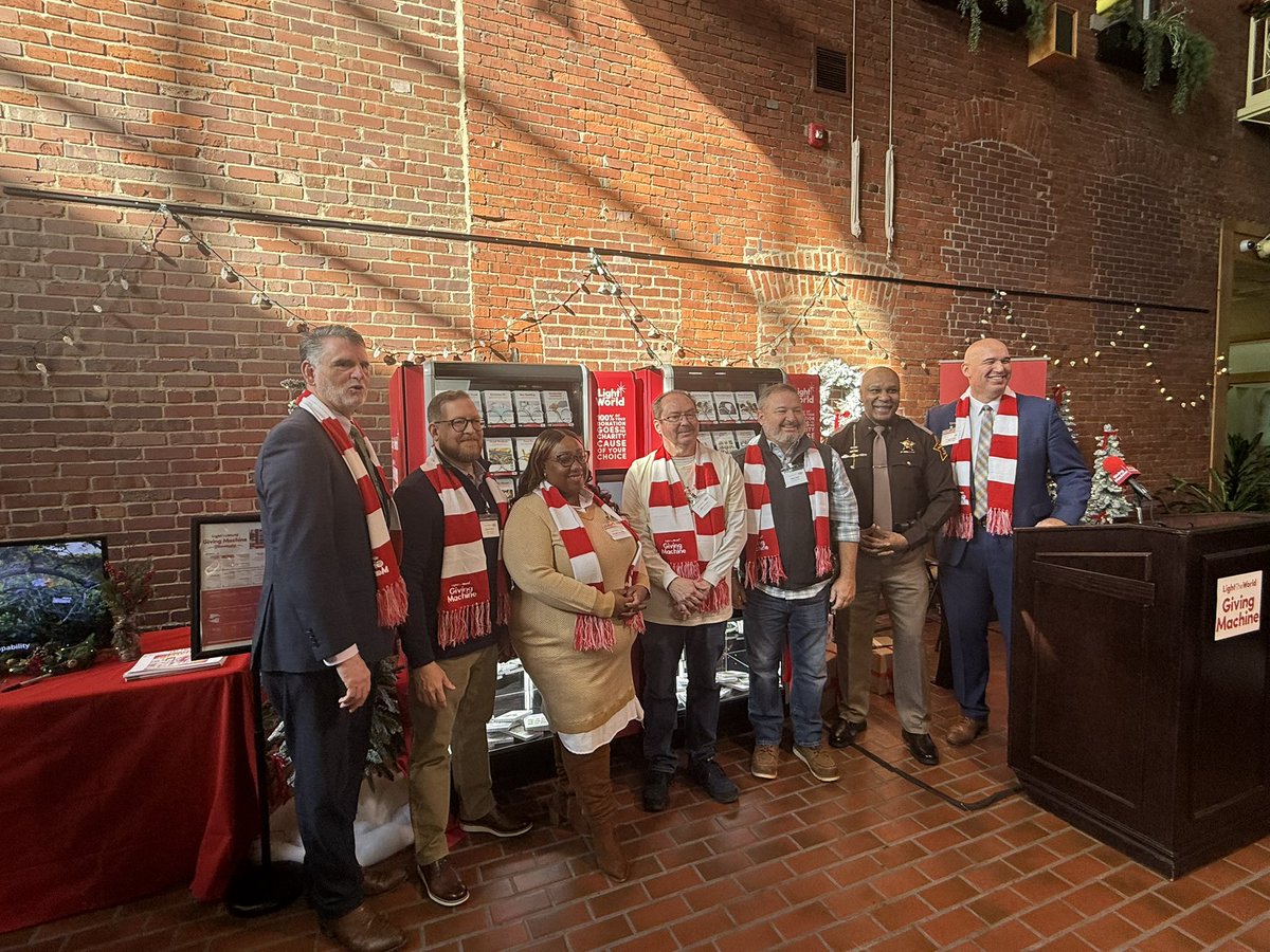 TOS_Elliott's tweet image. Grateful to join the launch of Bloomington’s Giving Machine — a place where you can “buy” meals, clean water, hygiene kits, or even livestock, with every dollar going directly to charity. Generosity doesn’t have to be complicated; it’s the simplest acts that create deep impact.