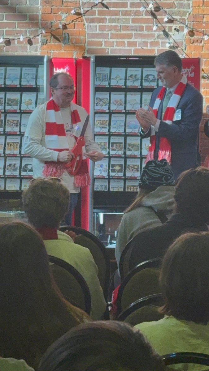 TOS_Elliott's tweet image. Grateful to join the launch of Bloomington’s Giving Machine — a place where you can “buy” meals, clean water, hygiene kits, or even livestock, with every dollar going directly to charity. Generosity doesn’t have to be complicated; it’s the simplest acts that create deep impact.