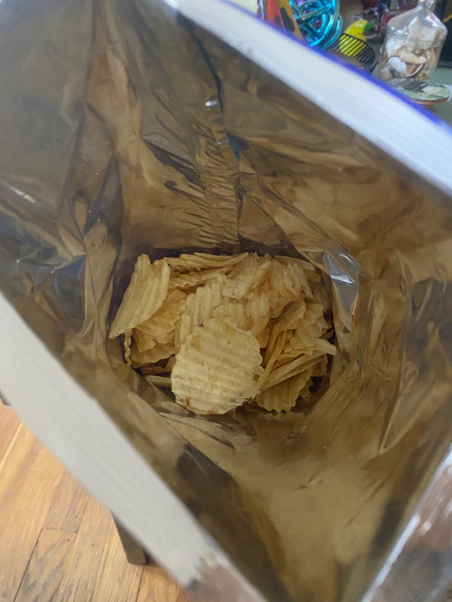 ChiButterScotch's tweet image. Cmon #jays opened up the bag and it's half filled 
#jayspotatochips