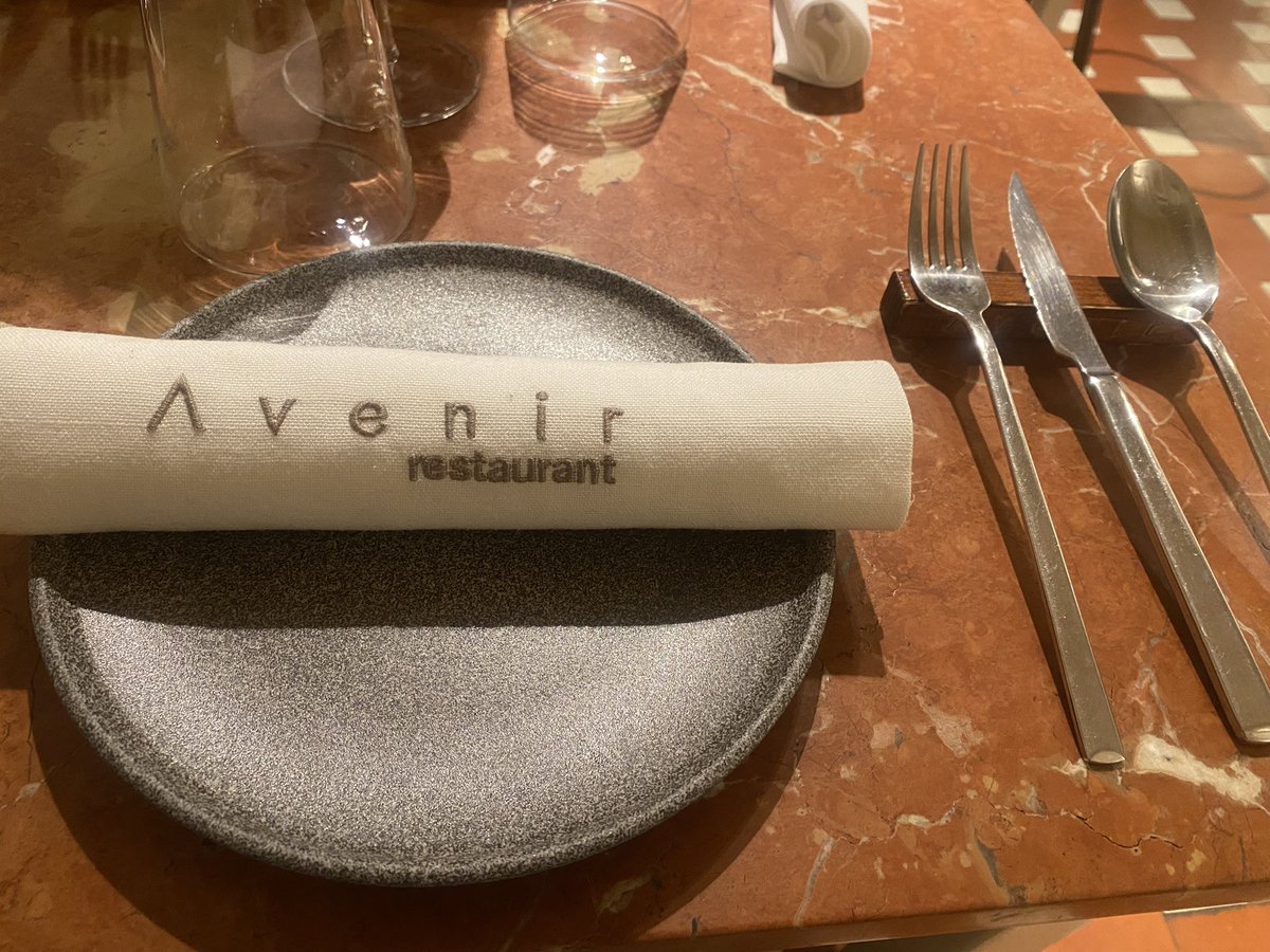 LauraBorras's tweet image. Brindem pels nostres 29 anys de casats a l’Avenir, un restaurant magnífic on reinterpreten la cuina catalana tradicional en una panòplia de textures, formes i colors que ens ha seduït completament. Restaurant ple… de turistes que venen per apreciar aquestes delícies i que…