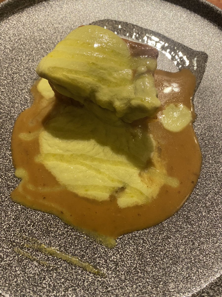 LauraBorras's tweet image. Brindem pels nostres 29 anys de casats a l’Avenir, un restaurant magnífic on reinterpreten la cuina catalana tradicional en una panòplia de textures, formes i colors que ens ha seduït completament. Restaurant ple… de turistes que venen per apreciar aquestes delícies i que…