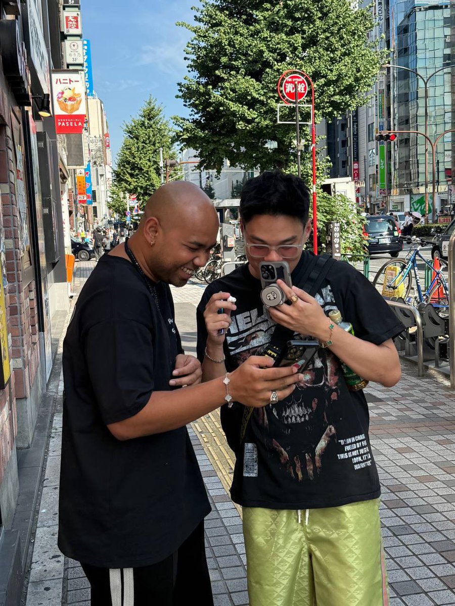 Pukerainbow 🤮🌈 tweet media