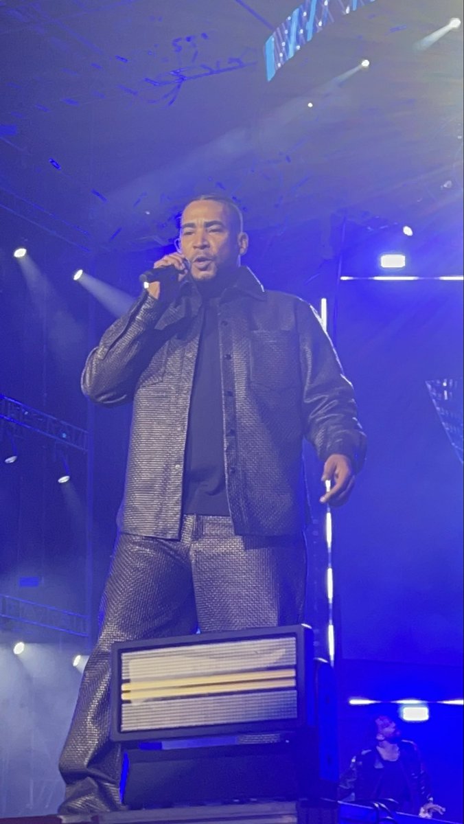 CarolFRivera's tweet image. Lo cerquita que tuve a @wisin y a mi @DONOMAR 🥹😍😍🥰❤️‍🩹 #CocaColaFlowFest