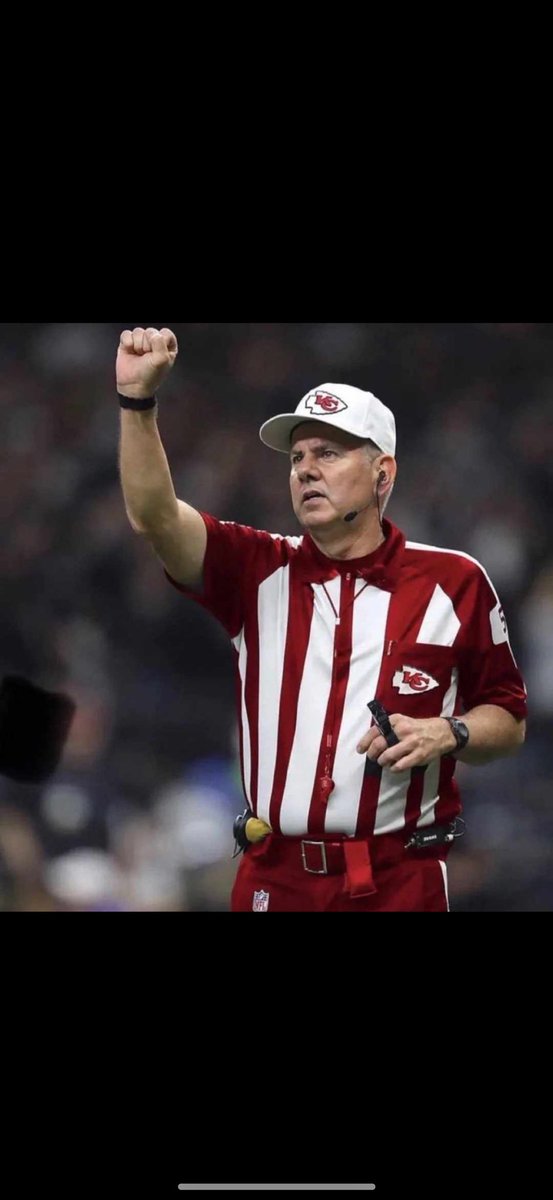 Indychic0409's tweet image. He did NOT have control of the ball. That was NOT a catch. #NFL #Refs need to stop being on KC payroll. Like come on. 
@Colts we have 2 minutes! Stop them!