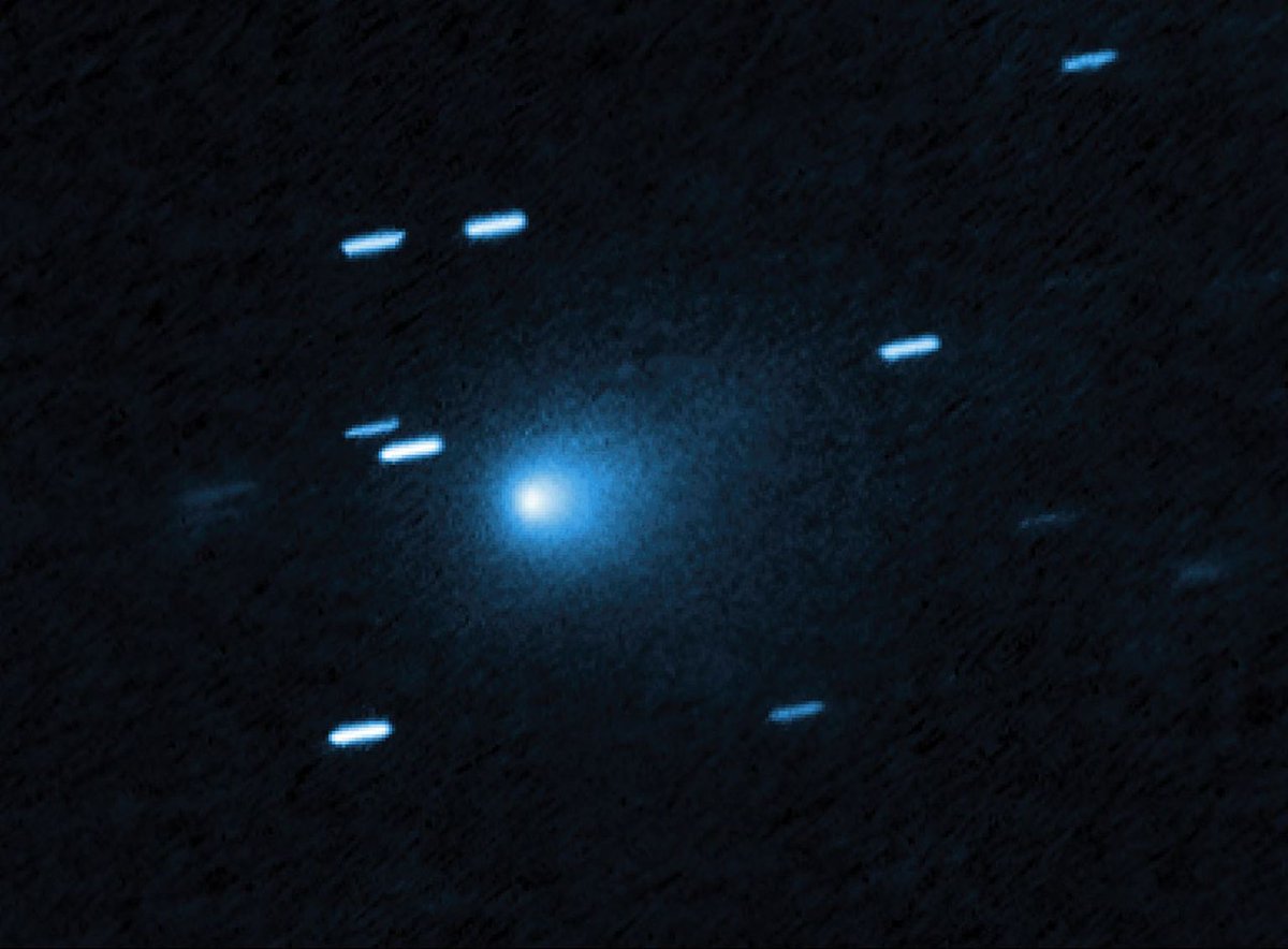 SupernovaUsal's tweet photo. El número que precede a esta clasificación indica que el 3I/ATLAS fue el tercer cometa en clasificarse como Interestelar, mientras que ATLAS hace referencia al telescopio ATLAS en Chile. Otros cometas, como el Lemmon (C/2025 A6), no llevan el nombre del observatorio.
📷:NASA, ESA https://t.co/FaYqPr1iaw