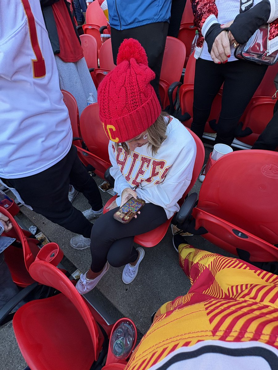 rlbaber22's tweet photo. Wife usually doesn’t watch the games so she decided to do this for this last drive!😂 https://t.co/6A9WT9eInX