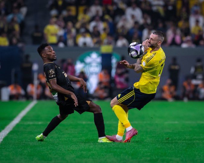 الخجل كل الخجل من انحياز واضح وصريح لاندية لا تحتاج إلى وقفة او مجاملات
للأسف نخجل أن نرى تعمد التغاضي عن منح بطلقة صفراء ثانية واضحة وضوح الشمس وتعمد لاعب ايقاف هجمة واعدة متعمدا بيده
الأعمى يراها لكن هناك رأي آخر لاصحاب الميول والخوف من الاندية الكبيرة، الأندية الصغيرة تُسرق ✋🏻