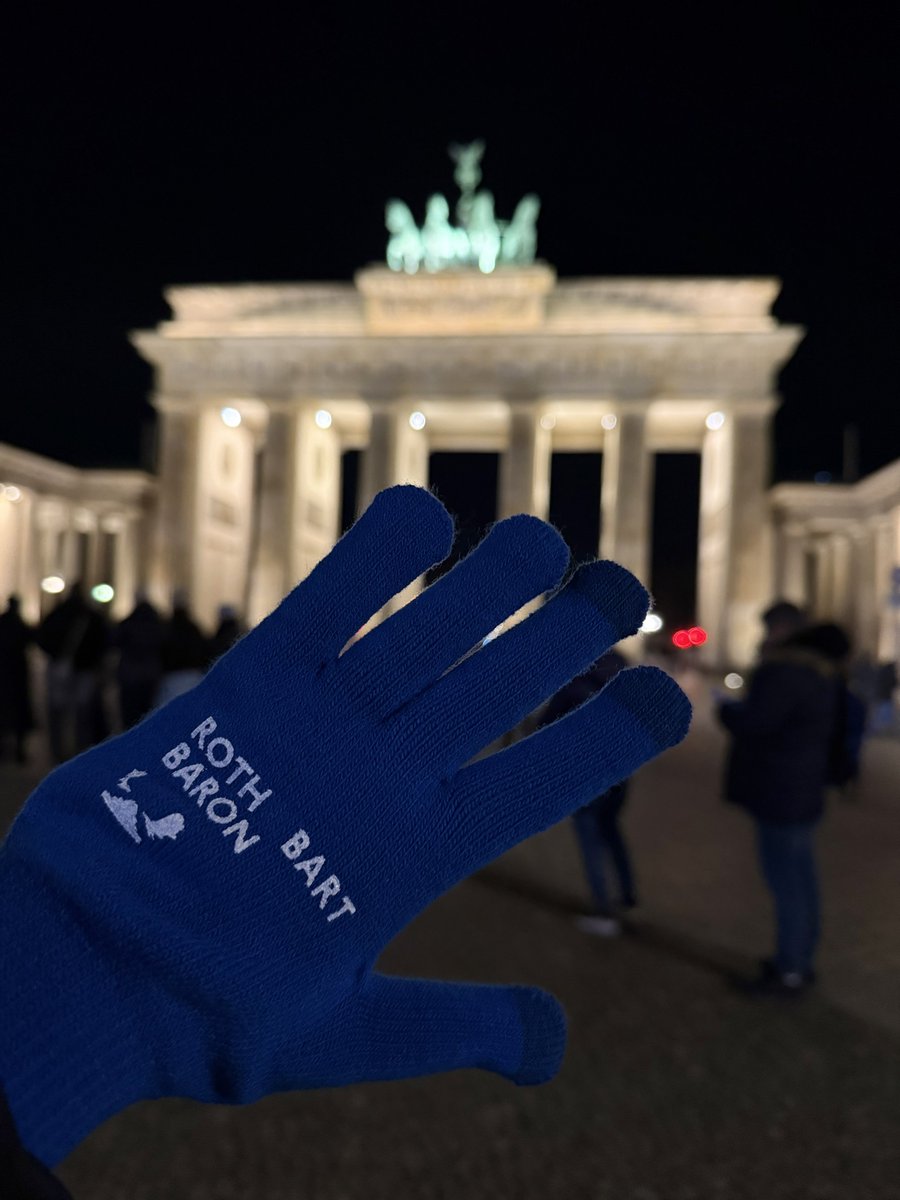 WisteriaShade's tweet image. とりあえず手袋だけ「里帰り」？させてあげようかなと（笑）持ってきたけど、「軍手」だけど十分あったかいし、ほんとにはめたまま携帯が使えるのとても便利でした！