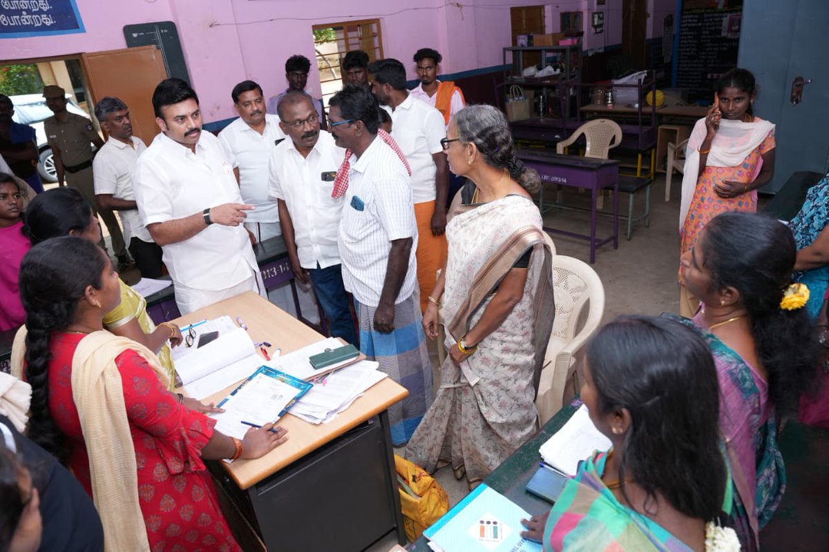 MMathiventhan's tweet photo. #ParamathiVelur #Mohanur #Manapalli பரமத்தி வேலூர் சட்டமன்ற தொகுதிக்கு உட்பட்ட மோகனூர் ஒன்றியம் மனப்பள்ளியில், பாகம் எண்:195 &amp; 198ல், கழக நிர்வாகிகள் மேற்கொண்டுவரும் #SIR பணிகளை இன்று நேரில் சென்று பார்வையிட்டு ஆய்வு மேற்கொண்டேன். https://t.co/TrWZeEe2NN