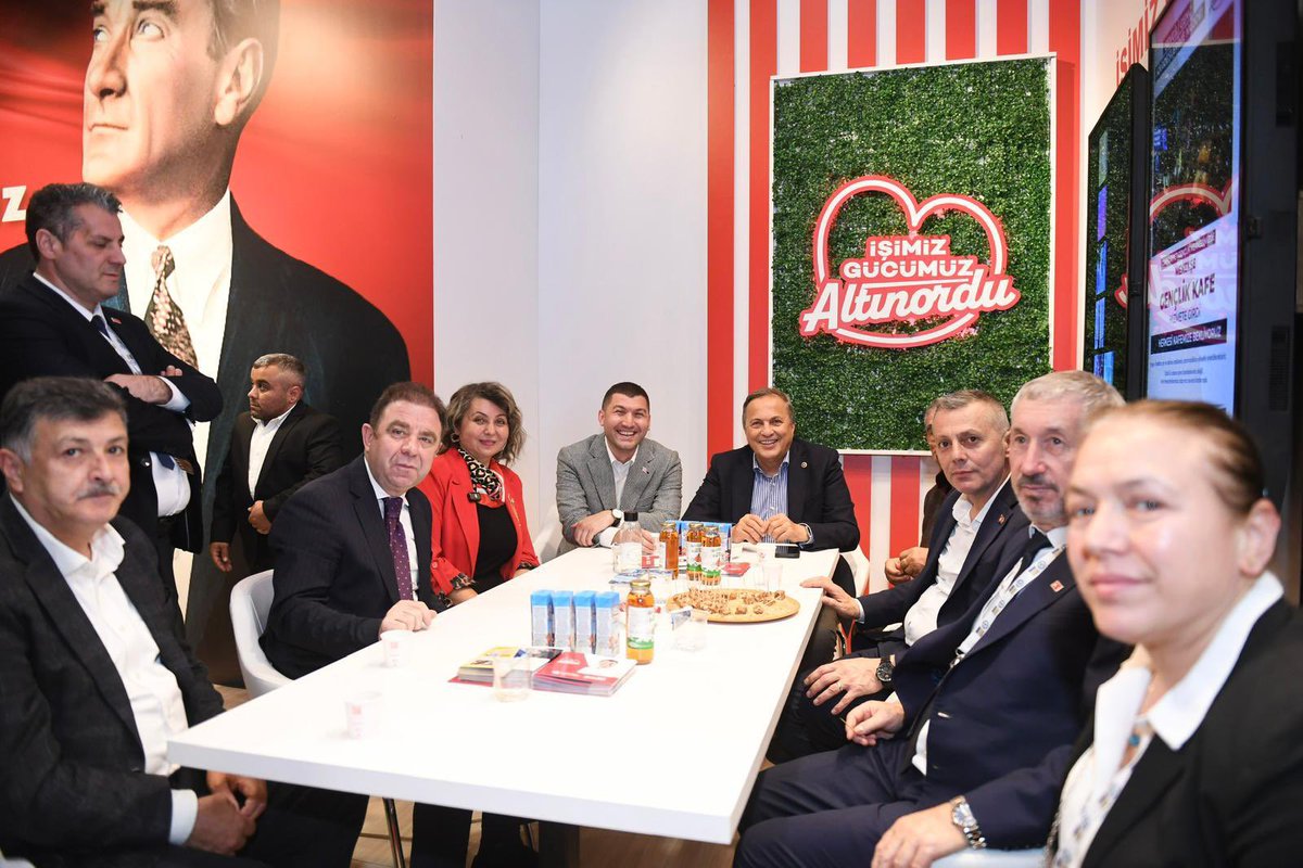 İstanbul’da Ordulular birlikte ve güçlü. Bu yıl 14.’sü düzenlenen Ordu Günleri’nde bu gücü ve birlikteliği daha da perçinledik. 

4 gün boyunca süren etkinliklerde hemşehrilerimizle doyasıya hasret giderdik. Samimiyetleri, ilgileri ve sevgileriyle birbirimize güç olduk. 19