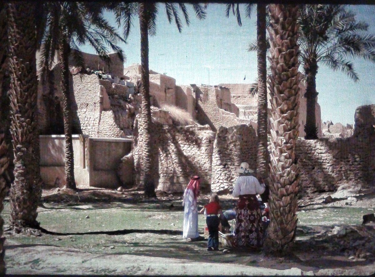 ashiq_almadi's tweet image. موظفين في الهاتف السعودي وعيالهم يتمشون في #الدرعية عام ١٩٨٠م