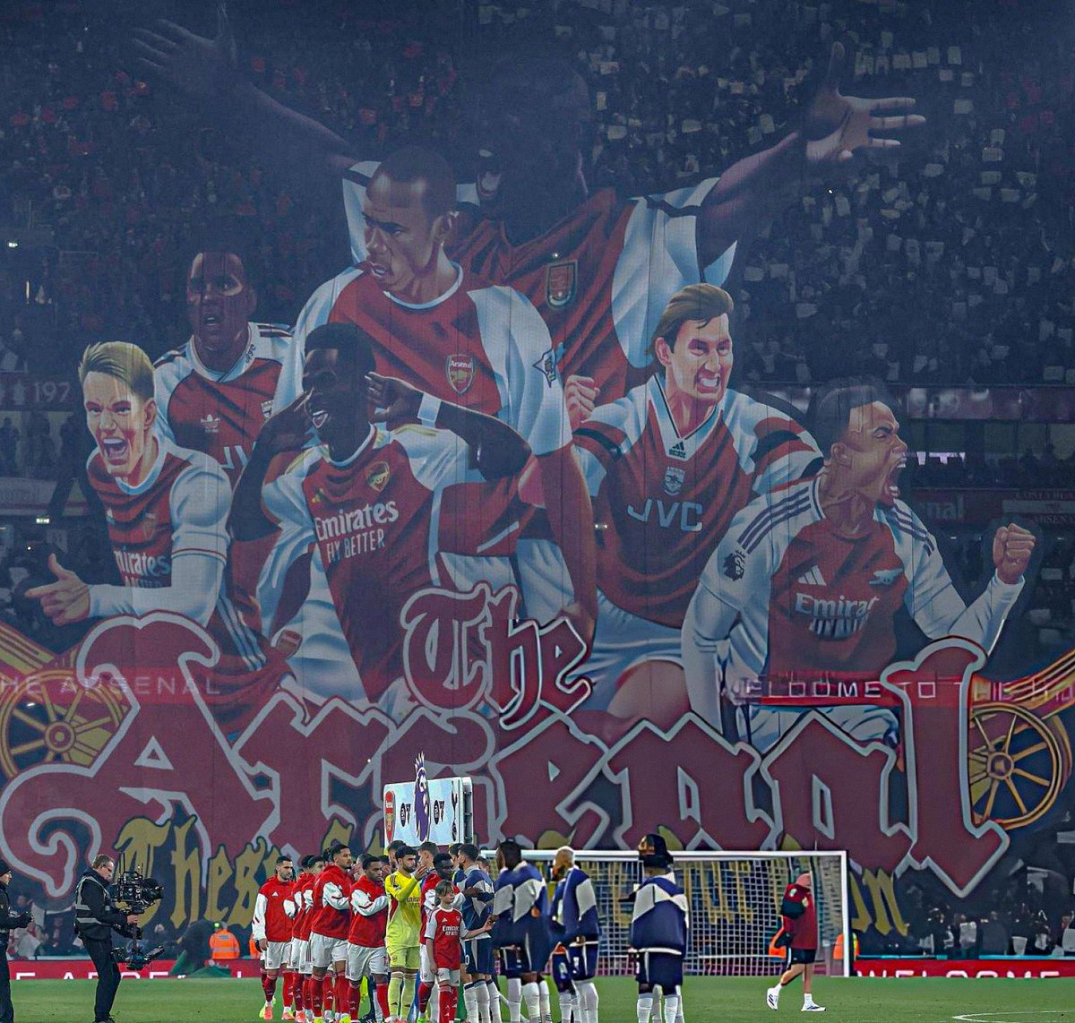 🎶"North London forever
Whatever the weather
These streets are our own
And my heart will leave you never
My blood will forever
Run through the stone"