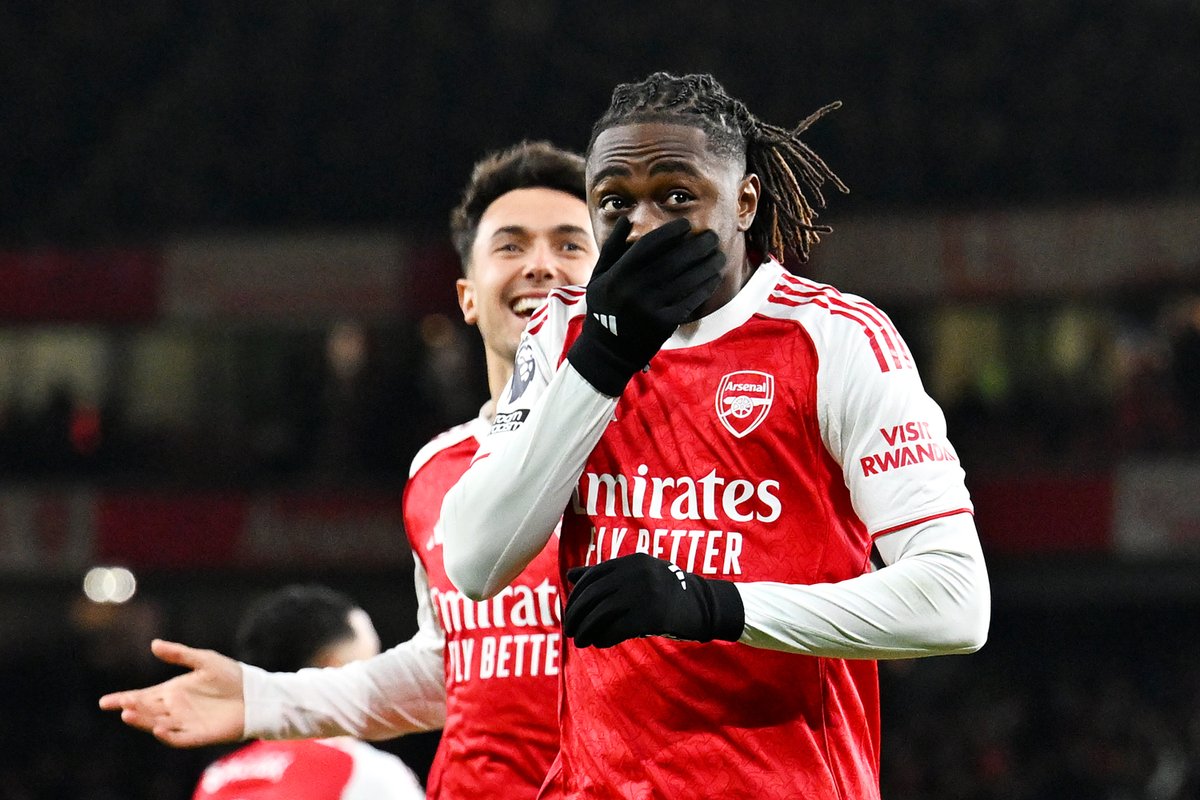 Eberechi Eze | MOTM vs Tottenham: 

⚽️3 - Goals
🥅6 - Shots 
🎯4 - Shots on target
⚡️3 - Completed dribbles 
🕺2 - Fouls won
🪄1 - Chance created
📊80% - Pass accuracy
🌟10.00 - WhoScored rating

Hattrick hero in a 4-1 North London derby win and a perfect 10.00 rating. 🎩🔥