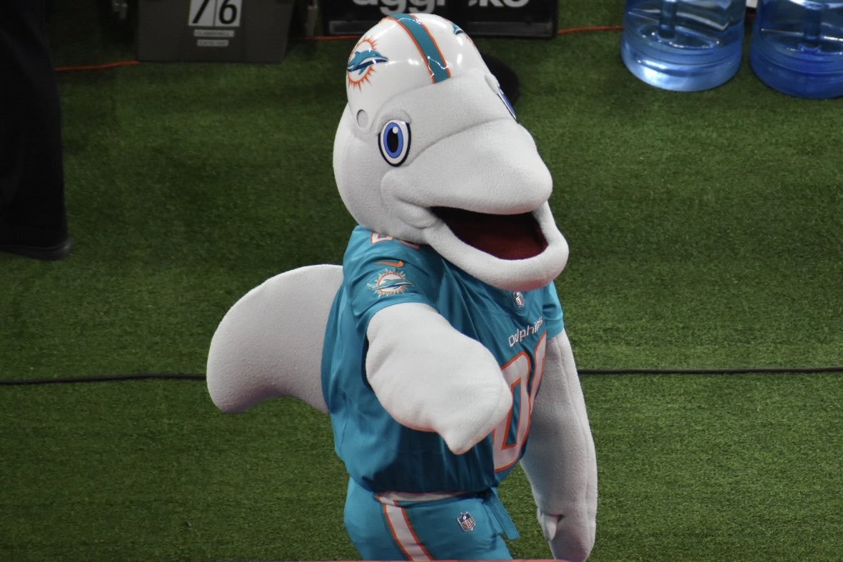 Kathrineee's tweet photo. I can’t believe it’s been a week since the @MiamiDolphins Madrid game! Posting some lost footage! #PhinsUp https://t.co/35DIz9UhgG