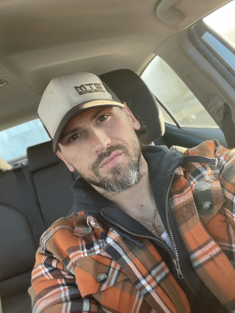 Workout done ✅
Time to watch my 🐻🏈