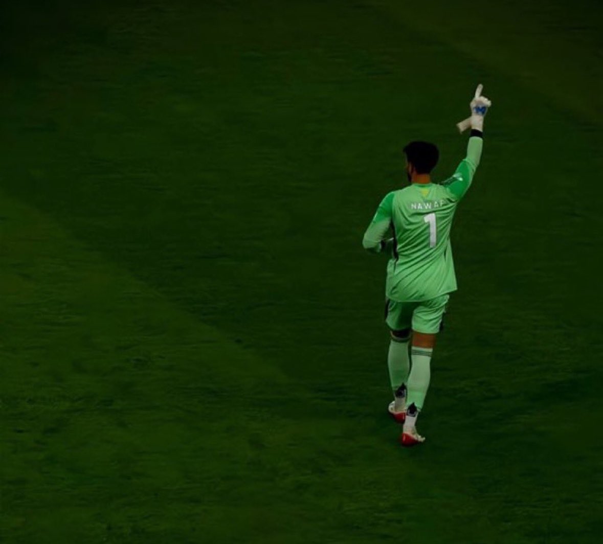 بندخل الشوط الثاني مهزومين،والفريق مضغوط ومتوتر ومتسرّع ومشحون.. كل هذا كان بيكون سيناريو واقعي لولا تصدّي نواف.. نواف أفضل حارس في دورينا.. جعل من جابوك للجنة يا ولد الناس 💛