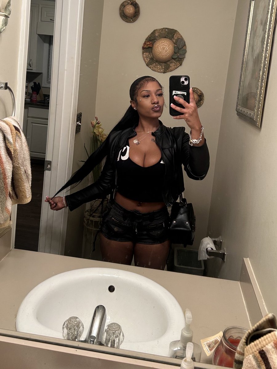 Post by rissa 🇯🇲 on X: 🫦