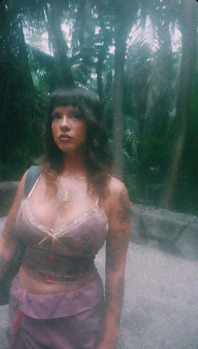 melspurgatory's tweet photo. what to expect from melanie martinez in 2026:
- DOUBLE concept album (dystopian &amp; utopian)
- new character/alter-ego
- tour https://t.co/Njd7nNiEnA