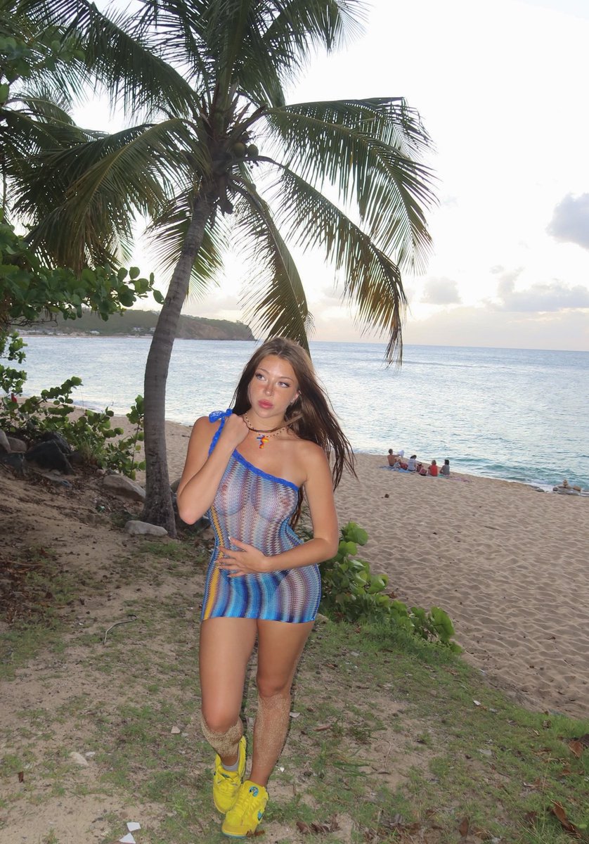 callmesloo's tweet photo. I'm a beach lover, care to make some waves with me?😅🌊 https://t.co/wrxSoQqgcD