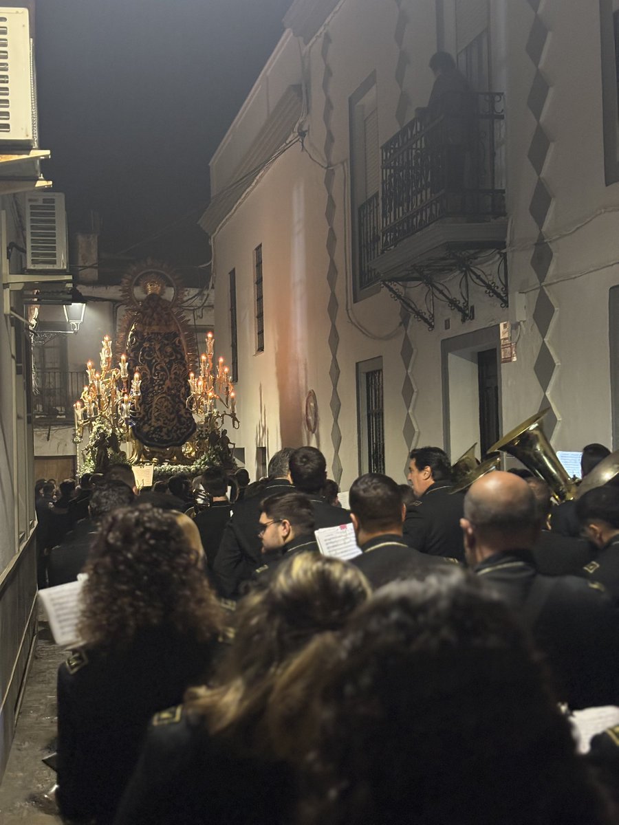 💙 Seguimos tras la Virgen del #Socorro en esta noche utrerana.

➡️ Suenan: 

🎶 "Virgen del Rosario"
🎶 "Pasa la Virgen Macarena"
🎶 "Cristo de la Sangre"
🎶 "Procesión de Semana Santa en Sevilla"

📲 #AMALaMúsica <a href="/AsSocorroUtrera/">Asociación Socorro Utrera</a>
