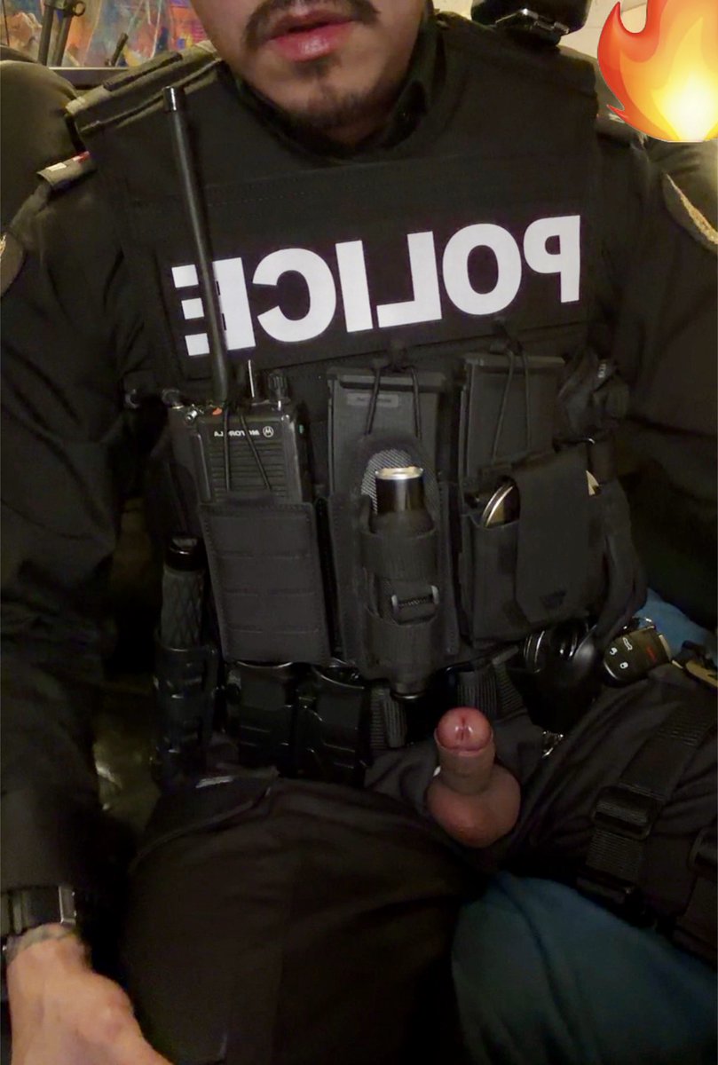 Brandon_2020l's tweet photo. Sir needs cleaning this up, would you help me? 💦 🍆 👮🏻‍♂️ 🔥 https://t.co/FjqjvEJPa5