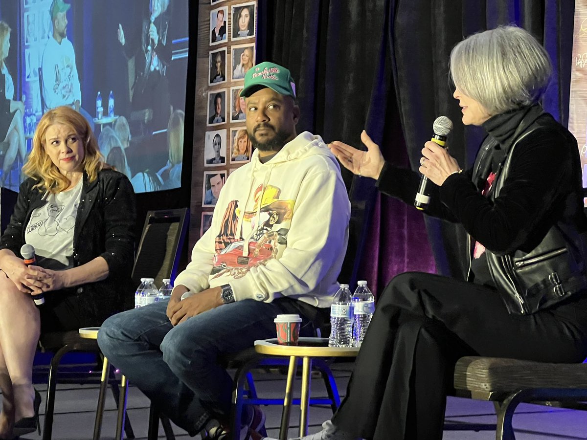 CreationEnt's tweet photo. The #DeepSpaceNine panel with Chase Masterson, Cirroc Lofton, and Nana Visitor!
#TrekChicago #STCHI https://t.co/QUAfsiHN8U
