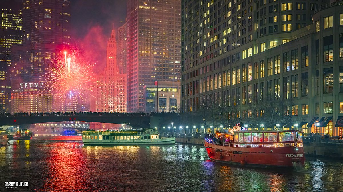 barrybutler9's tweet image. Another moment from Saturday Night in Chicago to kick off the holiday season.  #chicago #Christmas
