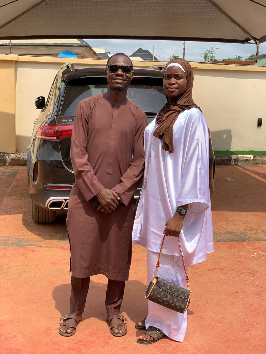 AbdulGaniyuOse1's tweet image. My sister and her husband were kidnapped from their house last night.

They made contact today and threatening to kill them except we pay a ransom of #50m

Out families can&apos;t afford that to begin with.
Help us
LIKE
RETWEET
TAG RELVANT AUTHORITIES
CROWDFUND

God bless You 😭😭😭