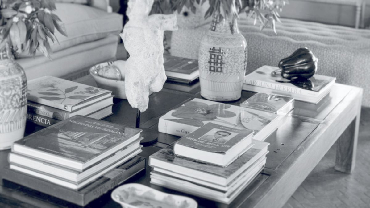 MRACELY's tweet image. The #CoffeeTable is the heartbeat of your living space, and this holiday season is the perfect time to dazzle your guests! Make it a stunning centerpiece that creates a warm &amp;amp; inviting atmosphere, ensuring everyone feels right at home. bit.ly/4nF3UfV #ArchitecturalDigest