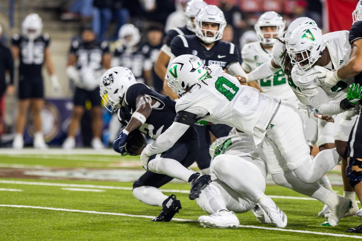 The Bulldogs lose their final home game of the season, 28-17 to the Utah State Aggies. E.J. Warner threw for 187 passing yards in his first game back in weeks. Fresno State was shut out in the second half. 

fscollegian.com/2025/11/live-u…